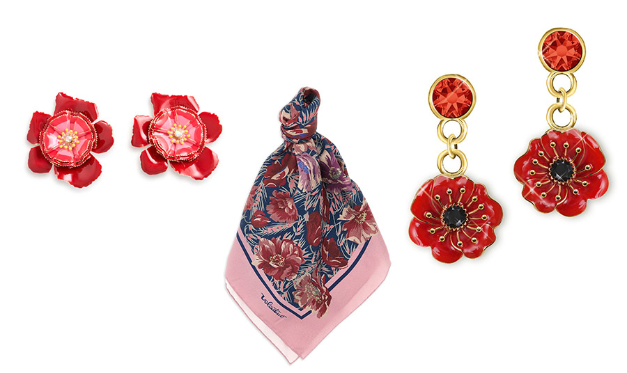 Κατακόκκινες παπαρούνες στα σκουλαρίκια PHOTO ROMANCE WAS BORN // Μεταξωτό μαντήλι με γραφίστικες παπαρούνες PHOTO VALENTINO // Κρεμαστά σκουλαρίκια με παπαρούνες PHOTO bradford.co.uk