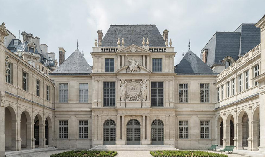 Το Hôtel Carnavalet, αριστούργημα της παρισινής αναγεννησιακής αρχιτεκτονικής και σύμβολο του μεγάλου αστικού οράματος του βαρόνου Haussmann PHOTO MUSEE HISTORIQUE CARNAVALET
