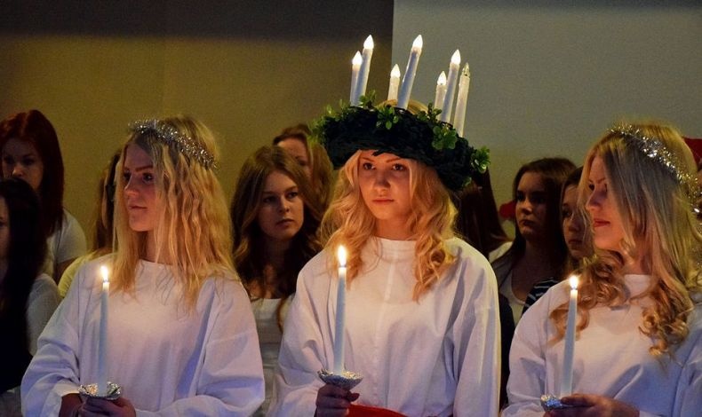 Το χειμερινό ηλιοστάσιο είναι μια μεγάλη υπόθεση σε όλες τις σκανδιναβικές χώρες και κυρίως η γιορτή της Santa Lucia με τα κορίτσια να ντύνονται στα λευκά και να φορούν στεφανάκια με κεριά