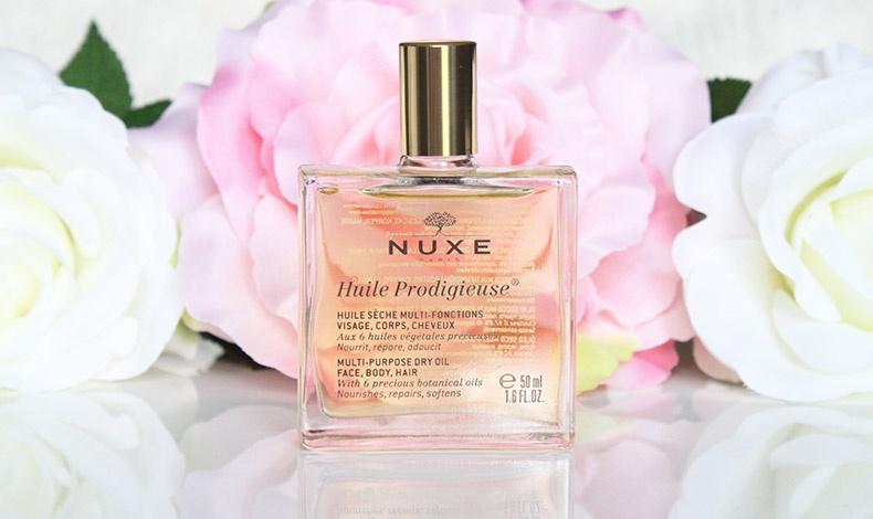 Huile Prodigieuse®, ξηρό λάδι περιποίησης για πρόσωπο-σώμα και μαλλιά με μοναδική υφή και υπέροχο άρωμα. Θρέφει, επανορθώνει και χαρίζει μοναδική απαλότητα με 6 φυτικά έλαια και βιταμίνη Ε. Χωρίς συντηρητικά.