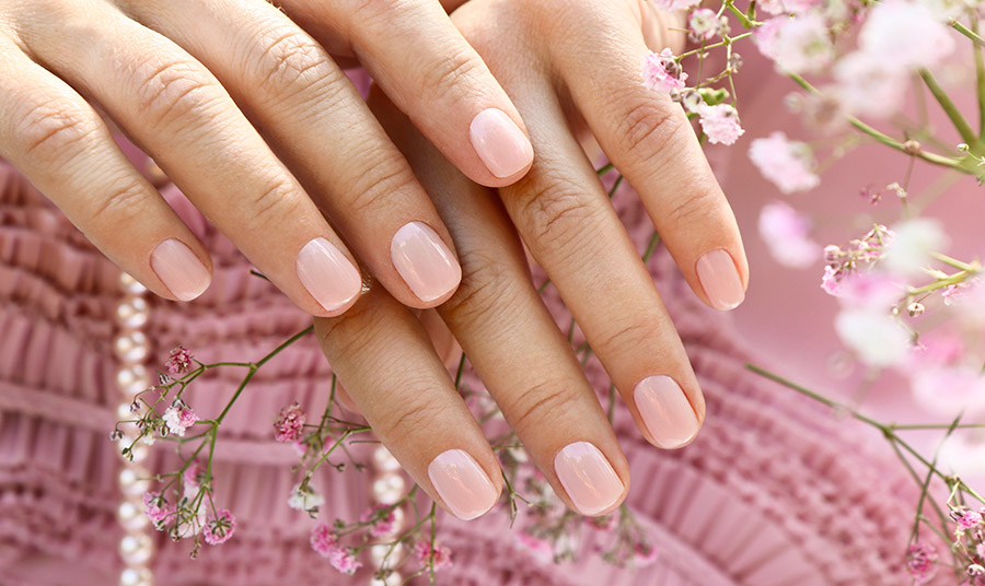 Τι συμβαίνει στα νύχια μας καθώς μεγαλώνουμε;