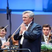 Η σοβαρότητα, ο σεβασμός και ο μη μουσικός εφησυχασμός με τον όποιον λειτουργεί ο διευθυντής ορχήστρας Βλαντιμίρ Φεντοσέγιεφ και οι μουσικοί του, έχουν κάνει την Ορχήστρα Τσαϊκόφσκι της Μόσχας, να συγκαταλέγεται επάξια ανάμεσα στις καλύτερες ορχήστρες του κόσμου!