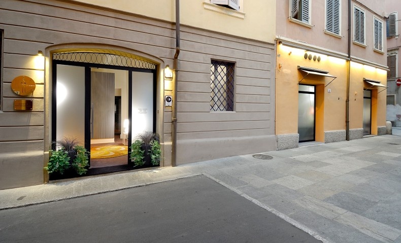 Η είσοδος του εστιατορίου Osteria Francescana στη Μόδενα της Ιταλίας