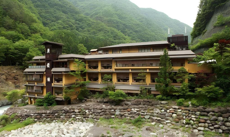 Πώς είναι να μένεις στο παλαιότερο ξενοδοχείο στον κόσμο