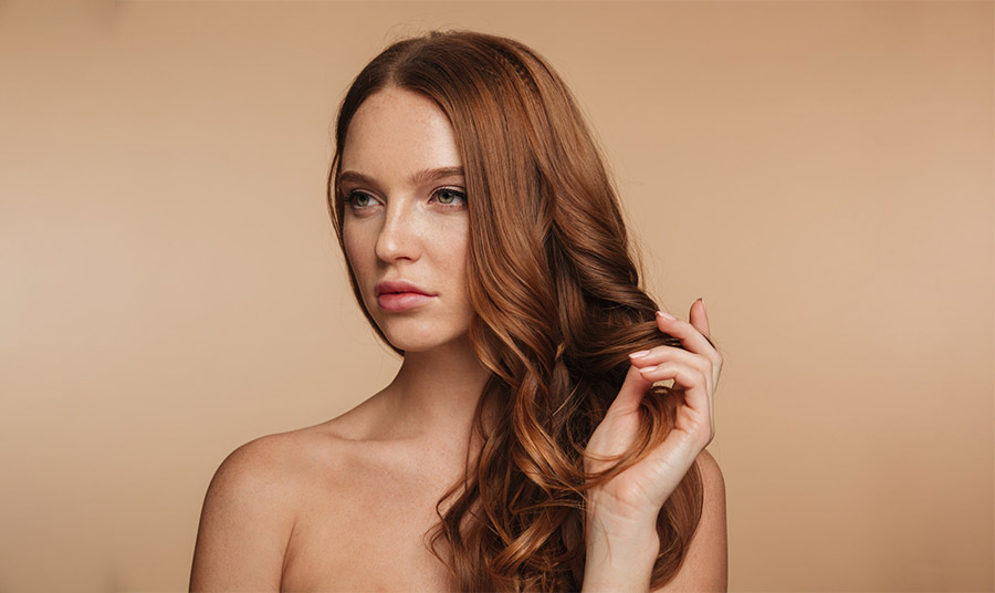 Παράγοντες που προκαλούν αλλαγές στα μαλλιά και πώς να τις διαχειριστείτε