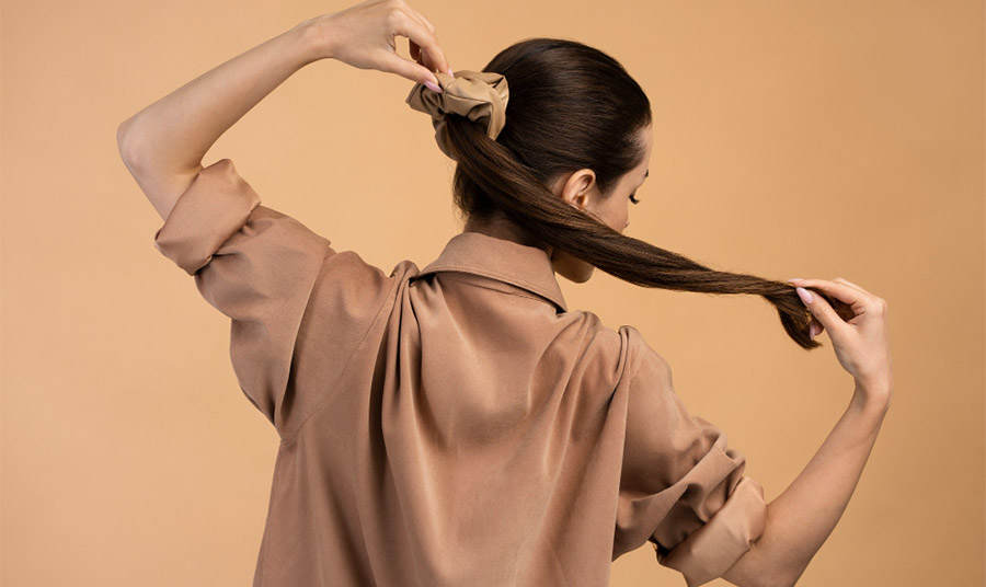 Παράγοντες που προκαλούν αλλαγές στα μαλλιά και πώς να τις διαχειριστείτε
