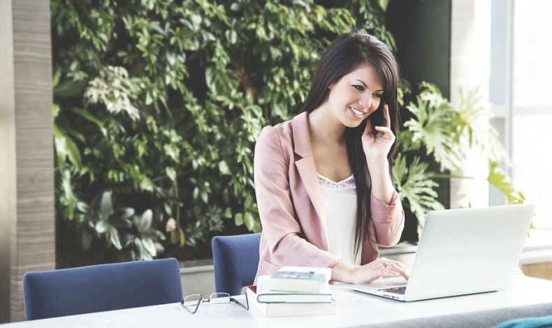 Πέντε τρόποι για να ακουγόμαστε πιο επαγγελματίες στο τηλέφωνο