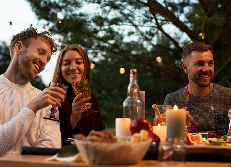 Άνοιξη: Καιρός για πικ-νικ ή προτάσεις για φαγητό έξω! Γιατί κάνει τόσο καλό στην ψυχική μας υγεία;