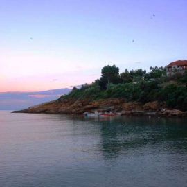 Το ειδυλλιακό λιμανάκι του Κατηγιώργη, στο Αιγαίο, δοκιμάστε εδώ καραβιδομακαρονάδες, αστακούς και φρέσκα ψάρια!