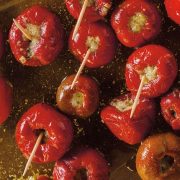 Κόκκινες πιπεριές γεμιστές με τόνο