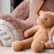 Ο απόλυτος οδηγός για το πλύσιμο και τη φροντίδα των λούτρινων παιχνιδιών