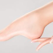 Πώς τα πόδια της Barbie συνδέονται με υποκείμενα προβλήματα υγείας