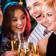 7 τρόποι να είστε κοινωνική, χωρίς να «στραγγίζετε» από ενέργεια!