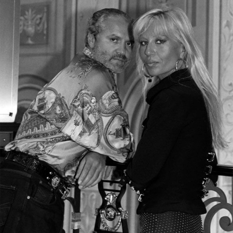 O Τζιάνι Βερσάτσε και η αδελφή του Ντονατέλα PHOTO VIA PINTEREST