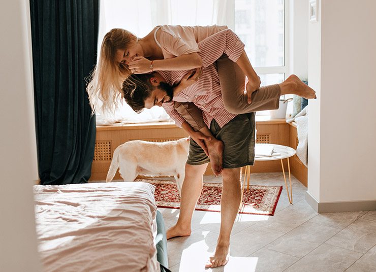 5 πράγματα που δεν πρέπει ποτέ να έχετε στο υπνοδωμάτιό σας, λένε οι ειδικοί στις σχέσεις