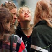 Τι γνωρίζουμε για τους μαζικούς πυροβολισμούς στα σχολεία των ΗΠΑ;