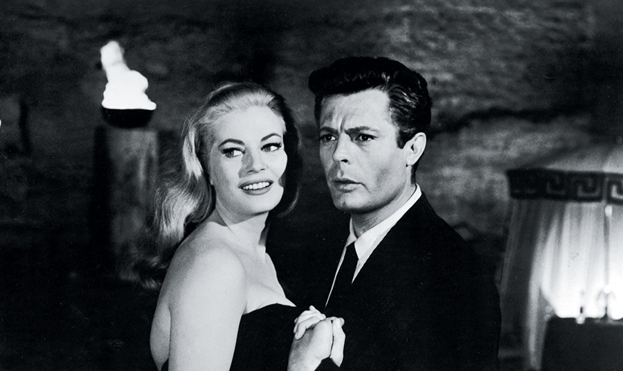 Anita Ekberg και Marcello Mastroianni στην ταινία του Federico Fellini La Dolce Vita PHOTO LA DOLCE VITA ORIENT EXPRESS