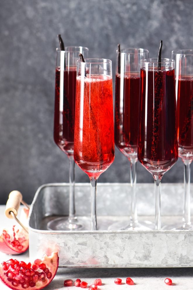 rodi-vaniglia-afrodes-krasi-cocktail Κοκτέιλ κρασιού με χυμό ρόδι και βανίλια
