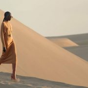 Saint Laurent: Η νέα συλλογή για το καλοκαίρι κάνει ντεμπούτο… στην έρημο
