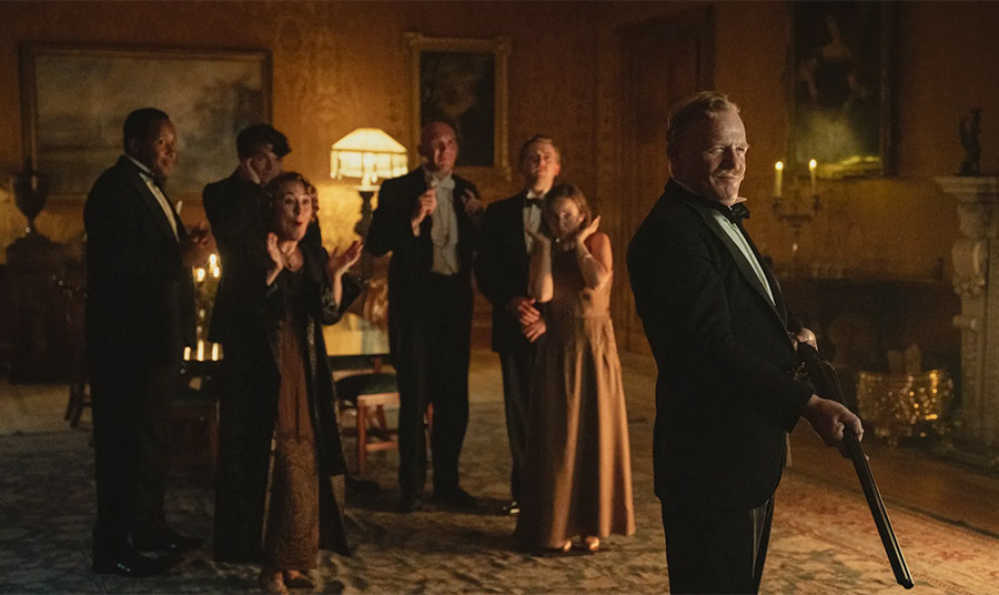 Το Netflix χάρισε στους θαυμαστές της Άγκαθα Κρίστι ένα μία νέα συναρπαστική σειρά για την επερχόμενη μεταφορά του μυθιστορήματος της από το 1929 PHOTO SIMON RIDGWAY / NETFLIX