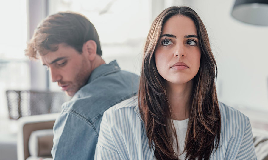 Αν έχει αυτές τις 5 συμπεριφορές, δεν είσαι τόσο σημαντική για εκείνον όσο νομίζεις