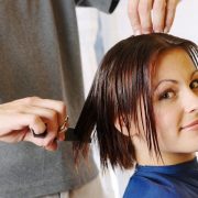 Τι να εύχεται άραγε ο κομμωτής μας όταν μας βλέπει;