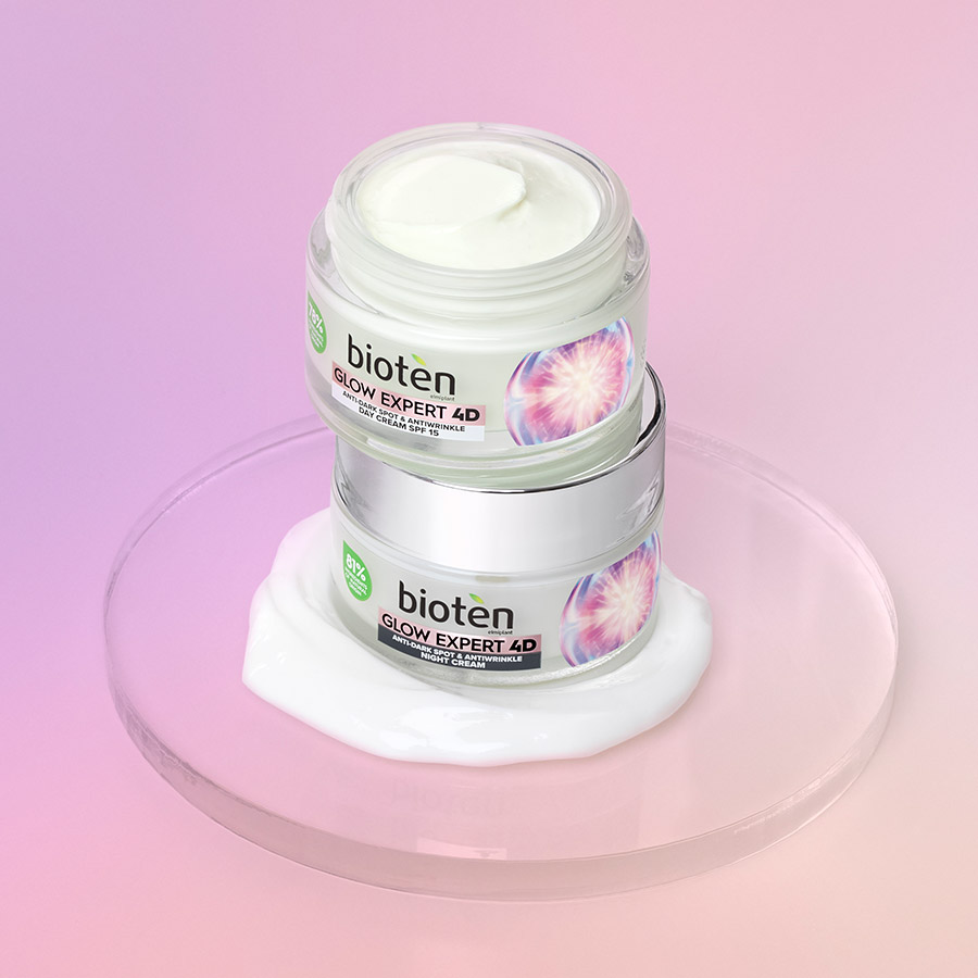 Η κρέμα ημέρας bioten Glow Expert 4D SPF 15 με 78% συστατικά φυσικής προέλευσης, δρα αποτελεσματικά ενάντια στις πανάδες και στις ρυτίδες, χάρη στη νιασιναμίδη, το τρανεξαμικό οξύ και τη βιο-ρετινόλη. Ταυτόχρονα είναι ενισχυμένη με SPF15 ώστε να προστατεύει την επιδερμίδα ενάντια στη φωτογήρανση και τις βλάβες που προκαλεί η έκθεση στον ήλιο.