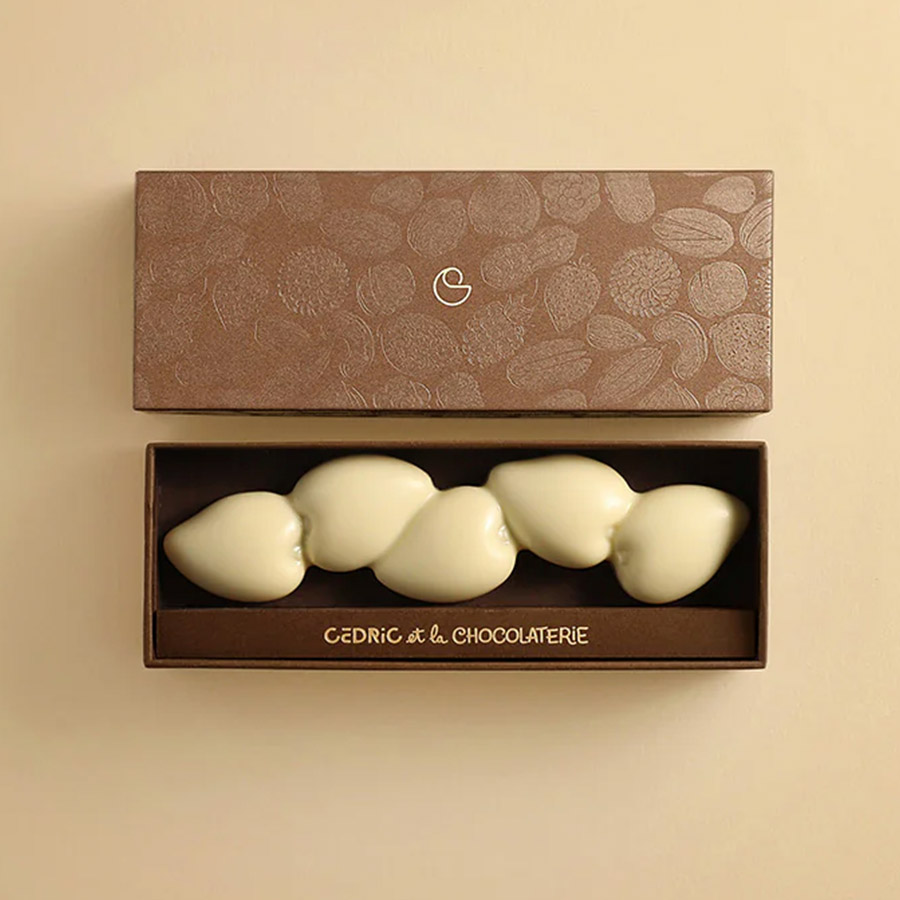 Μία λαχταριστή κασετίνα με σοκολατάκια από λευκή σοκολάτα και μάνγκο © Cédric et la Chocolaterie