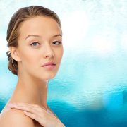 Spicules: Τι συμβαίνει με αυτήν την τάση στην περιποίηση του δέρματος, πραγματικά;