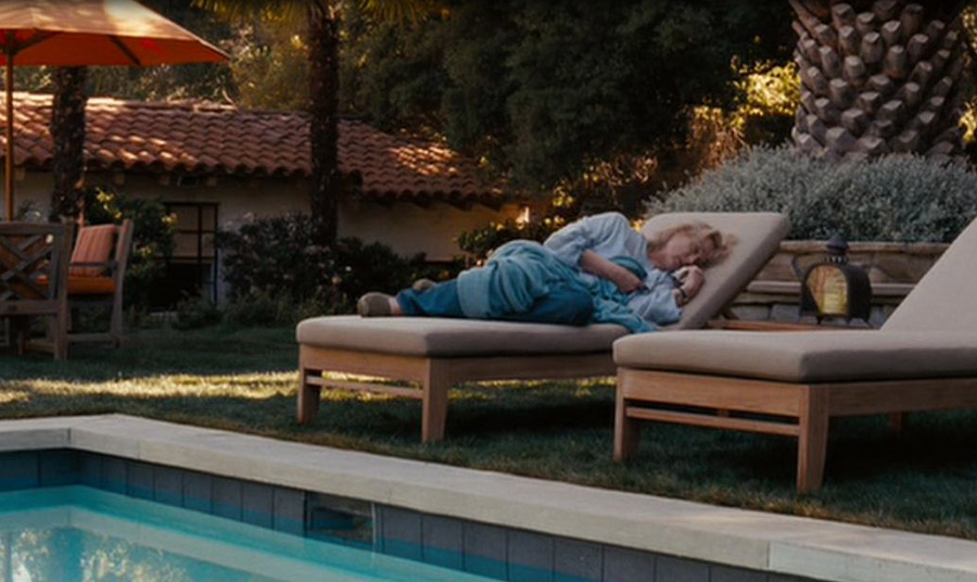 Η Μέριλ Στριπ στην πισίνα του εκπληκτικού ράντσου της στην ταινία «Είναι περίπλοκο» 