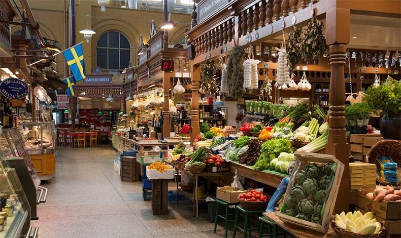 Η υπέροχη αγορά Ostermalm Food Hall που λειτουργεί από το 1888, είναι από μόνη της ένας προορισμός