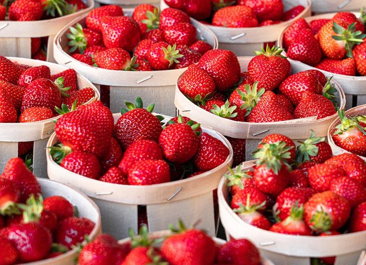 Πώς να αγοράσετε τις καλύτερες φράουλες και πώς να τις διατηρήσετε