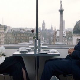 Κλάιβ Όουεν και Τζούλια Ρόμπερτς σε μία δύσκολη συζήτηση στο εστιατόριο The Portrait Restaurant στο Λονδίνο