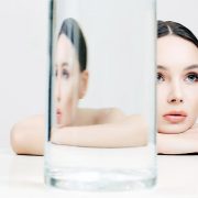 Αν νοιάζεστε για το δέρμα σας, γνωρίστε τις 8 τάσεις που του 2026