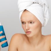 Χρειαζόμαστε πραγματικά τονωτική λοσιόν; Τι πρέπει να γνωρίζουμε;