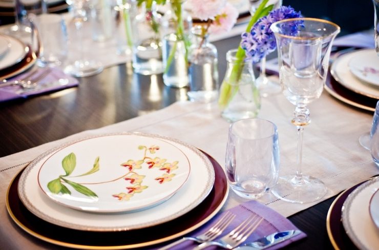 Λουλουδάτα μοτίβα στα σερβίτσια σας φέρνουν την άνοιξη στο τραπέζι σας!