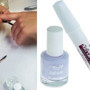 De Yellowing, βάση κατά του κιτρινίσματος των νυχιών. Συνδυάζεται τέλεια με το French manicure // Nail Care Pen, λάδι ενυδάτωσης επωνυχίων σε στυλό για εύκολη εφαρμογή // Νail Softener, ειδικό διάλυμα που μαλακώνει τις σκληρύνσεις και τα σκληρά νύχια μειώνοντας τον πόνο και τα προβλήματα που προκαλούνται από την εισχώρηση των νυχιών στο δέρμα