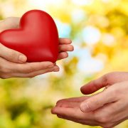 Δύο σημάδια ότι «δίνετε υπερβολικά πολλά» στην ερωτική σχέση σας