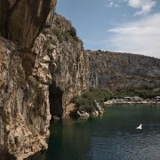 Yucatan Lake Vouliagmeni: Μια αξέχαστη μουσική εμπειρία στη μαγευτική Λίμνη Βουλιαγμένης