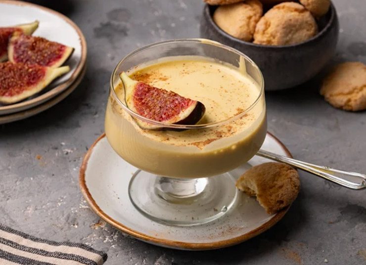 Κλασική συνταγή Zabaglione με σύκα και μπισκότα Αμαρέτι